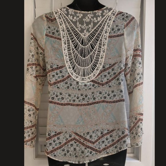 Beautiful Maurices Light Weight Top - Picture 2 of 8